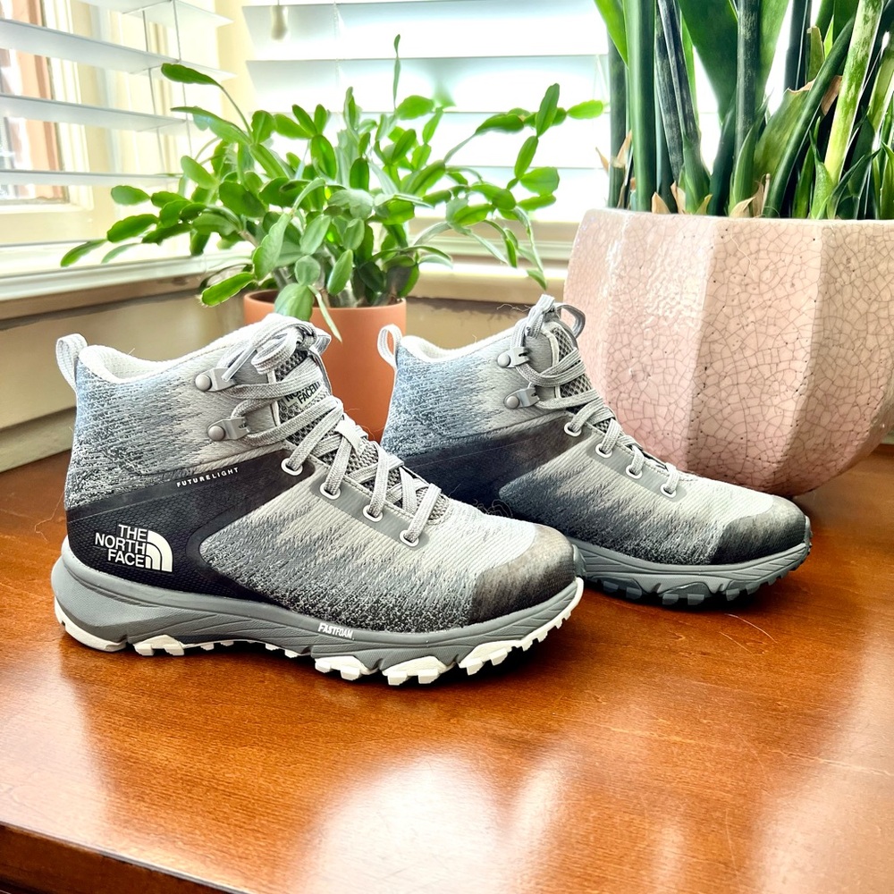 The North Face Women’s Ultra Fastpack IV Mid Future Light gray boots size 6.5